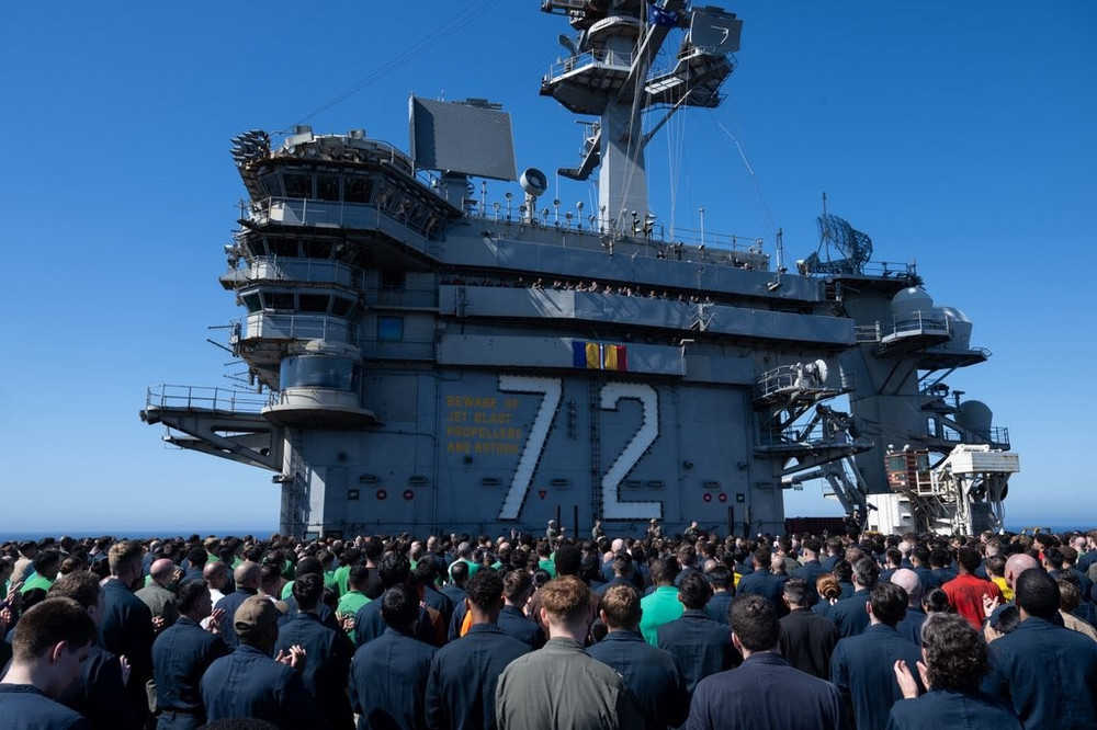 Tàu sân bay USS Abraham Lincoln (CVN-72) trở về Mỹ sau thời gian triển khai dài kỷ lục. Ảnh: X/ Pete Hegseth hud9qg8wyaabjmz.jpg