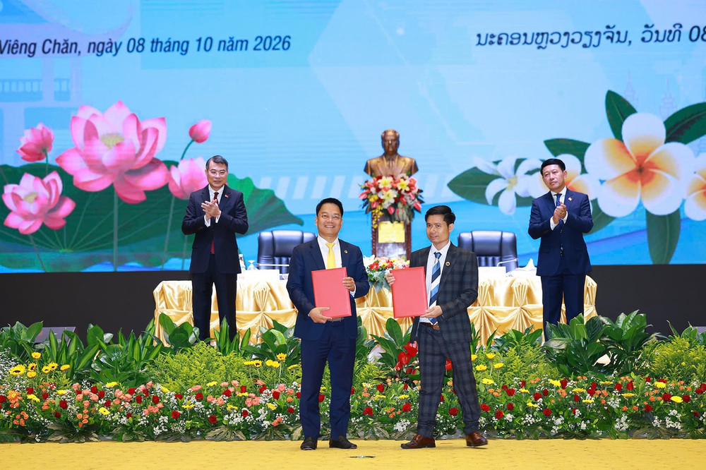 anh-1-ong-nguyen-ngoc-nghi-pho-tong-giam-doc-tt-group-chu-tich-ctcp-tap-doan-nang-luong-tt-va-ong-phan-van-son-giam-doc-cong-ty-dau-tu-va-thuong-mai-vinacom-trao-bien-ban-ghi-nho-ve-hop-tac-phat-trie.jpg