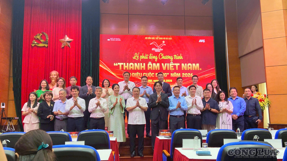 Đại biểu chụp hình lưu niệm tại sự kiện. clo_br_1791775686605-8832622115283303279-8832622115283303279-4555a23430ac75eee4af46b37a7ca811.jpg
