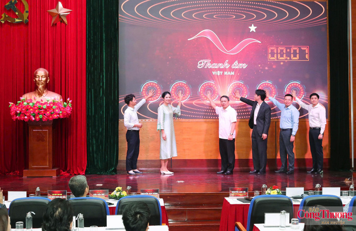 Các đại biểu thực hiện nghi thức phát động chương trình “Thanh âm Việt Nam. Giai điệu cuộc sống” năm 2026.