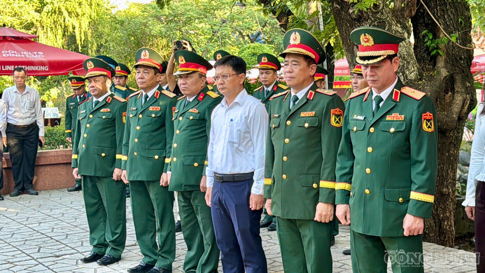 Phó Chủ tịch UBND TP.HCM Nguyễn Mạnh Cường có mặt tại buổi tổng duyệt. clo_br_1791771842921-2189135526148981058-g356883526645860816-58080e41c5e6a6eac45bf5045a52e077.jpg