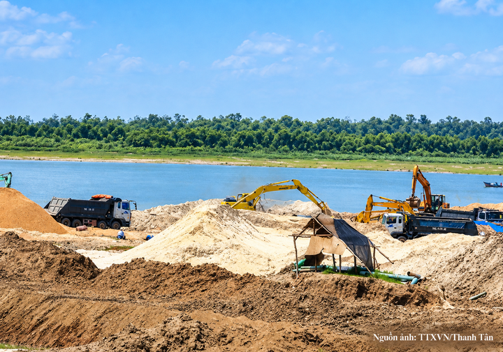 Tỉnh siết chặt quản lý khai thác khoáng sản, vừa bảo đảm nguồn vật liệu cho các công trình, vừa phòng ngừa sạt lở.