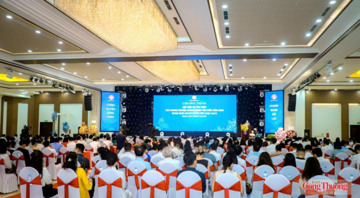 Hơn 350 đại biểu đại diện cho cộng đồng doanh nghiệp trên địa bàn tỉnh tham dự chương trình