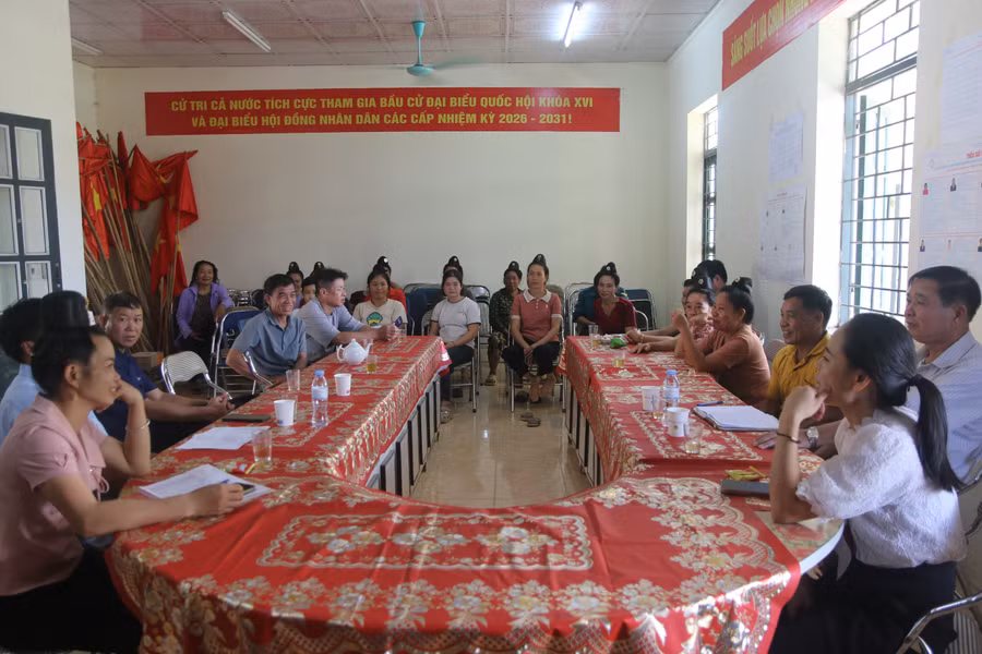 Các giảng viên, học viên tham dự khai giảng lớp đào tạo nghề cho lao động nông thôn tại bản Bông, xã Thanh An. thanh-an-3.jpg