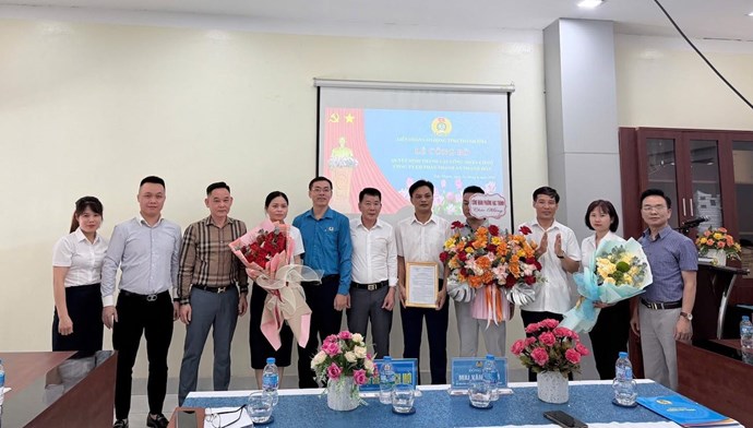 Công đoàn phường Hạc Thành kết nạp hơn 1.500 đoàn viên mới