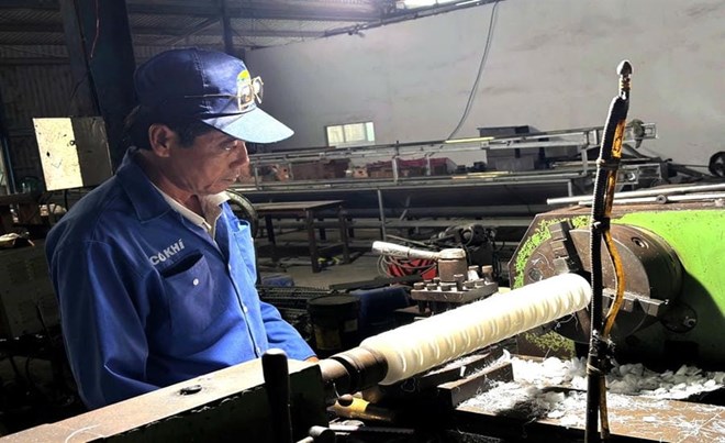Người thợ cơ khí biến bất cập thành sáng kiến tiền tỉ