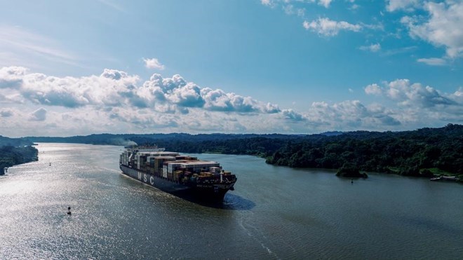 Lượng hàng hóa qua kênh đào Panama đạt kỷ lục khi eo biển Hormuz bị phong tỏa