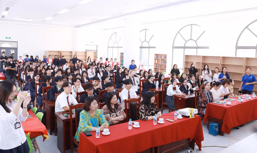 Chương trình gặp mặt, giao lưu thu hút nhiều học sinh tham gia. 4.jpg