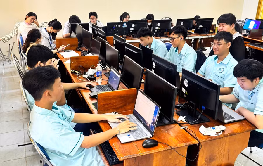 Tiết học ứng dụng công nghệ thông tin tại Trường Cao đẳng Cà Mau.