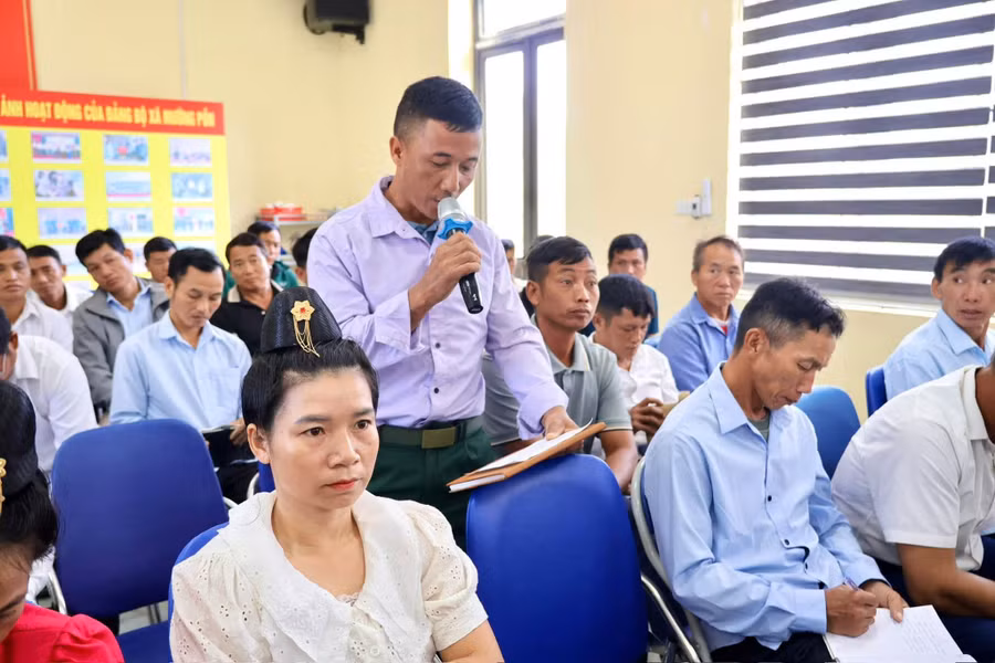 Người dân xã Mường Pồn bày tỏ tâm tư, nguyện vọng thông qua hoạt động đối thoại với Chủ tịch UBND xã. song-dep-8984.jpg