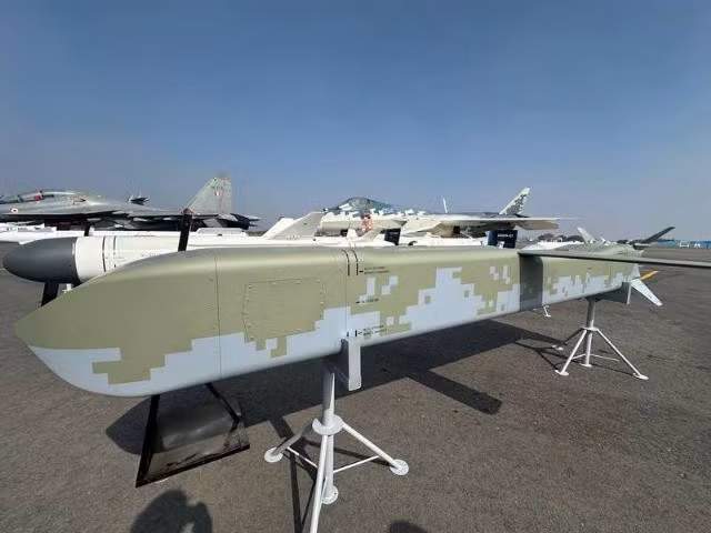zapuskaemye-s-su-57-noveishie-kvadratnye-stels-rakety-h-69-nanosyat-uron-vsu-1msvnup7-1784502181t.jpg