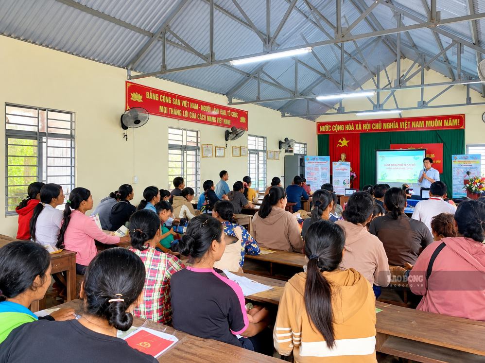 Cơ quan chức năng tỉnh Đắk Lắk tổ chức tư vấn, giới thiệu việc làm cho lao động nông thôn. Ảnh: Bảo Trung