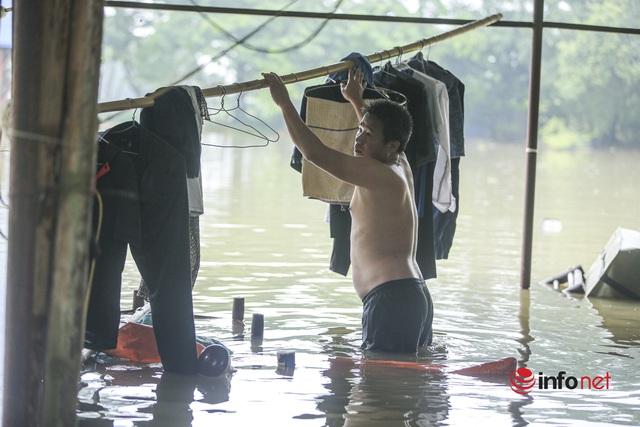 Nước sông lên cao, hàng chục hộ dân ở ngoại ô Hà Nội chìm trong biển nước - Ảnh 6.